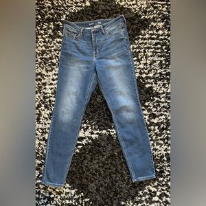 Old Navy Rockstar Super Skinny Built In Warm Size 8 Medium Wash